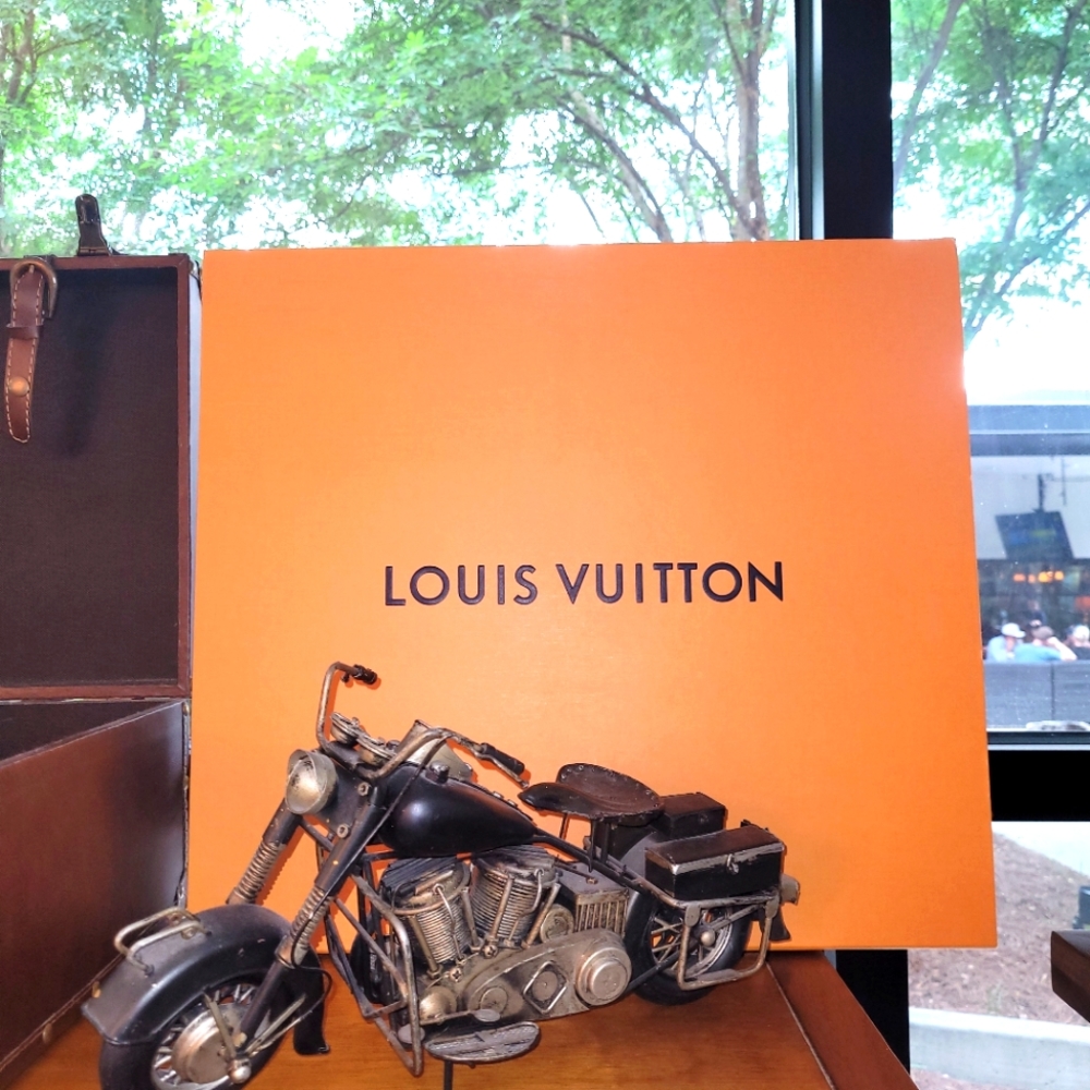 Xl Louis voiton box good shape